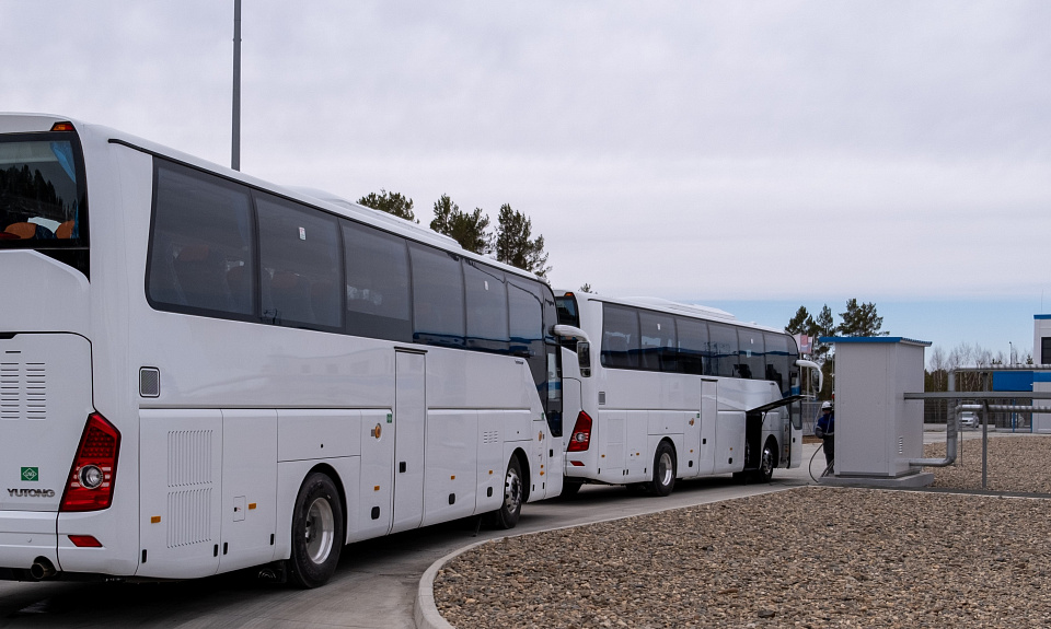 На Амурском ГХК начали заправлять автобусы экологически чистым топливом