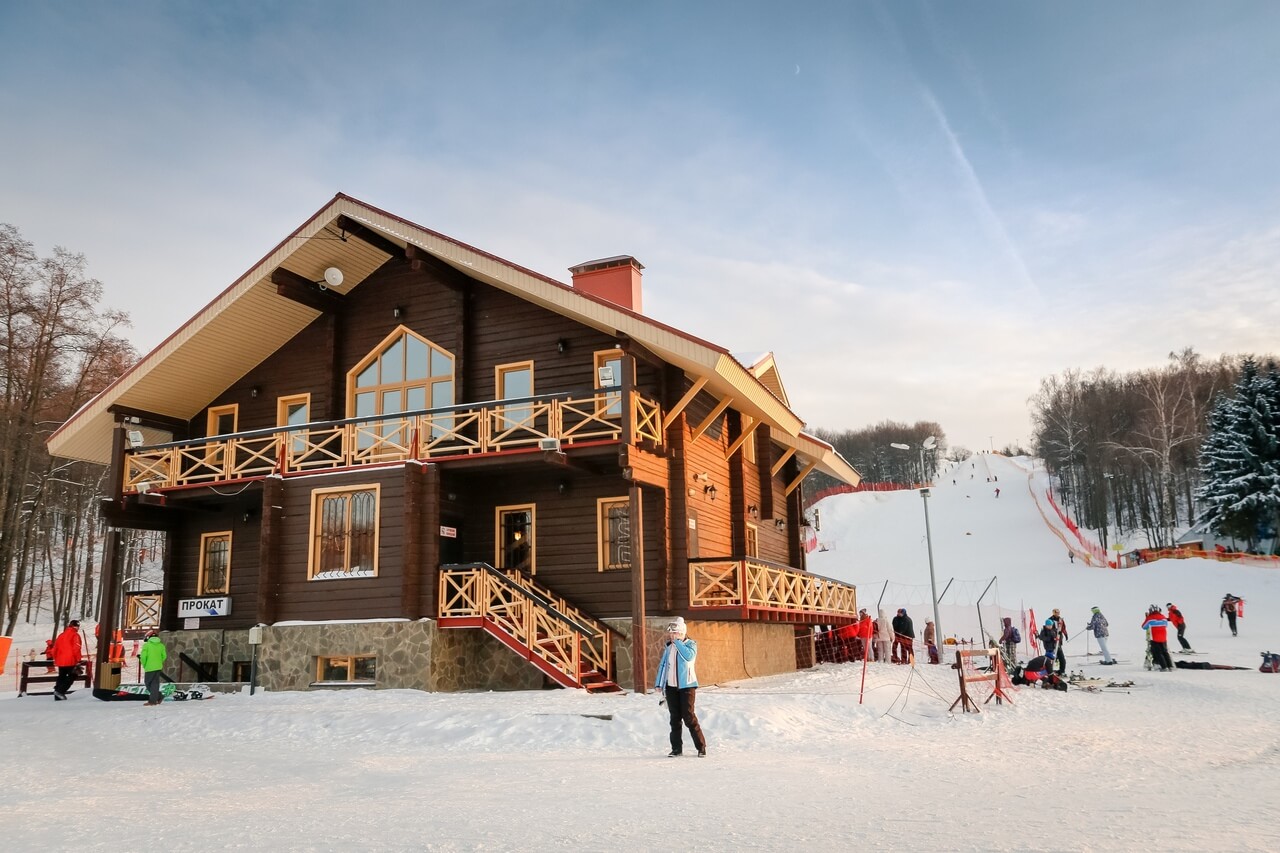 Строительство коммерческой недвижимости (гостевые коттеджи) на территории горнолыжного курорта Белогорье