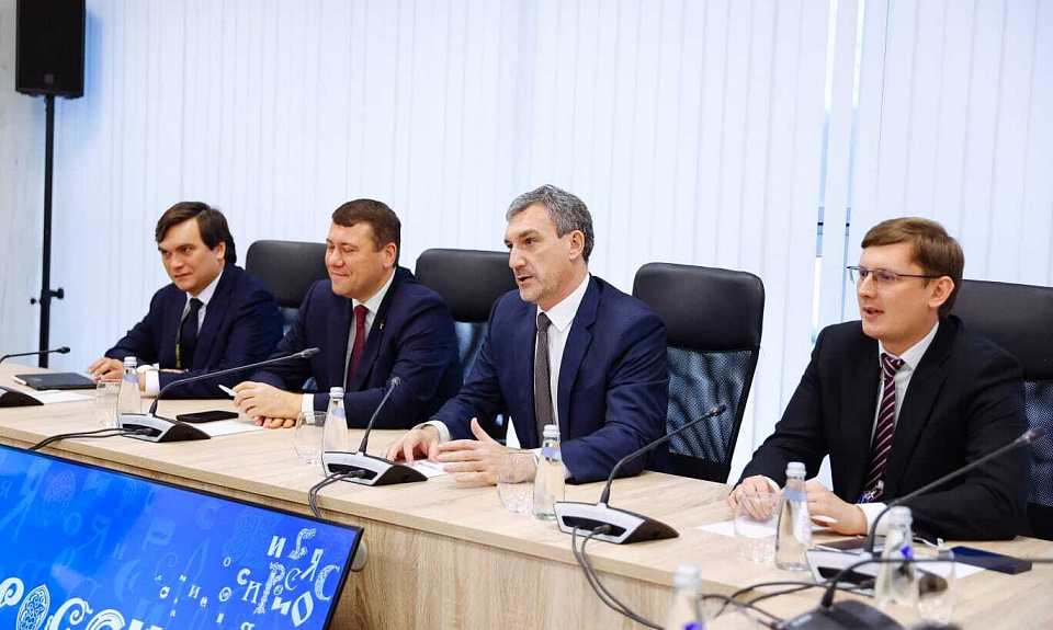 Приамурье и FESCO на выставке «Россия» подписали соглашение о сотрудничестве в инвестиционной и социальной сферах