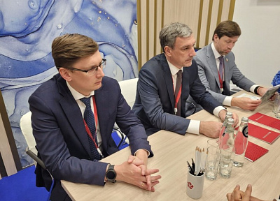 В Амурской области построят новый завод по глубокой переработке сои. План строительства Василий Орлов обсудил с инвестором на ПМЭФ - 2022