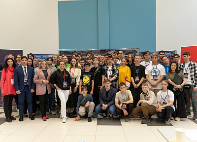 Победителем соревнований для юных программистов стала команда «Рок-клуб «Веселые ананасы», разработавшая карту полетов для беспилотника в Амурской области